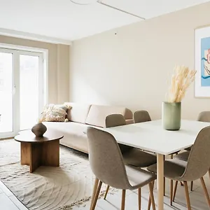 https://stay-urban-stylish-scandinavian-gem-with-french-balcony.hotelsinbergen.net