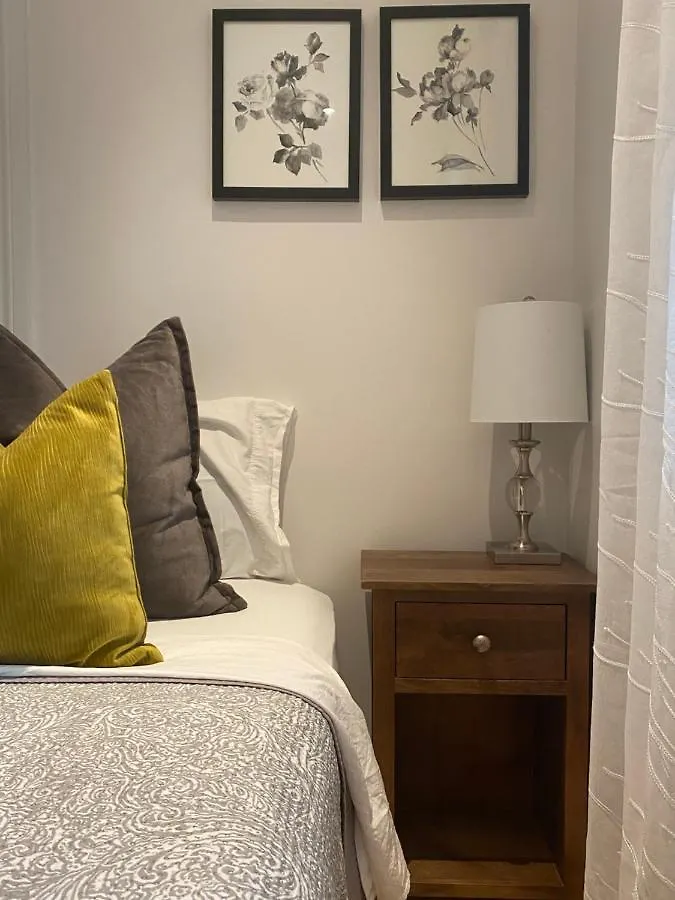 Clearbrooke Gem- Bright Private Bedroom Close To Yyz Toronto
